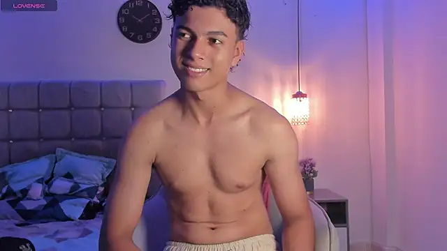 Snapshot of Santy_Stump chatting on September 10, 9:15 pm Santy Stump online show from September 10, 9:15 pm