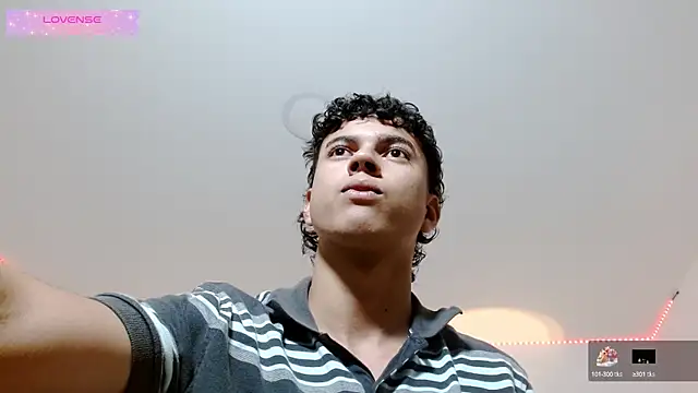 Snapshot of Santy_Stump chatting on October 13, 9:15 pm Santy Stump online show from October 13, 9:15 pm