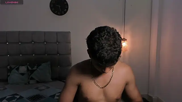 Snapshot of Santy_Stump chatting on November 22, 9:47 pm Santy Stump online show from November 22, 9:47 pm