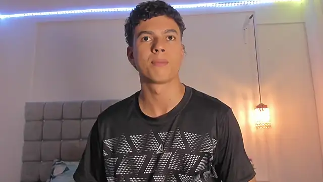 Snapshot of Santy_Stump chatting on November 30, 10:03 pm Santy Stump online show from November 30, 10:03 pm