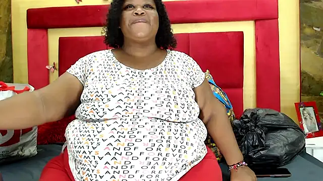 Snapshot of Exoticbigmandy chatting on October 30, 9:04 pm Exoticbigmandy online show from October 30, 9:04 pm