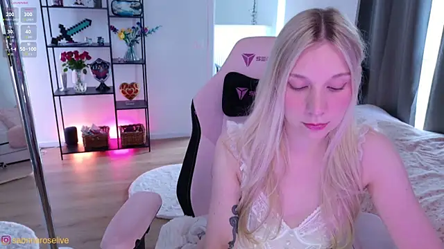 Snapshot of SabrinaRosed chatting on May 18, 5:08 pm SabrinaRosed online show from May 18, 5:08 pm