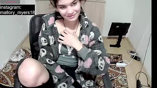 Snapshot of MalloryMyers chatting on December 15, 7:40 pm MalloryMyers online show from December 15, 7:40 pm