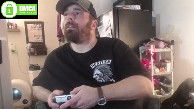 Snapshot of Thumper_ss chatting on December 3, 7:56 pm Thumper ss online show from December 3, 7:56 pm