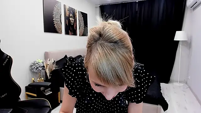 Snapshot of LindaSandy_1 chatting on October 22, 9:09 am LindaSandy 1 online show from October 22, 9:09 am