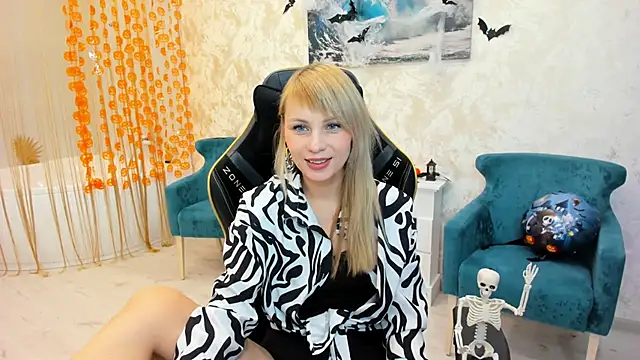 Snapshot of LindaSandy_1 chatting on October 26, 9:15 am LindaSandy 1 online show from October 26, 9:15 am