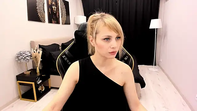 Snapshot of LindaSandy_1 chatting on November 8, 9:09 am LindaSandy 1 online show from November 8, 9:09 am