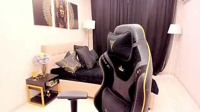 LindaSandy 1 online show from January 18, 7:45 am