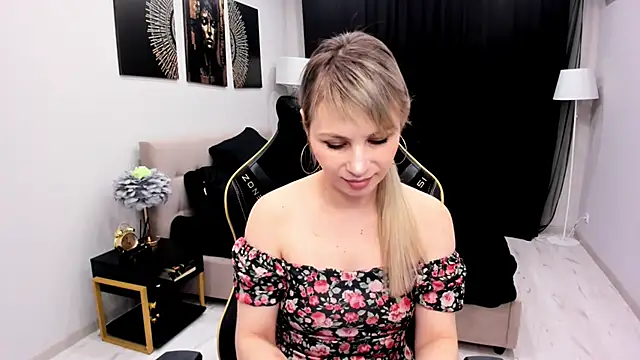 LindaSandy 1 online show from March 14, 7:36 am