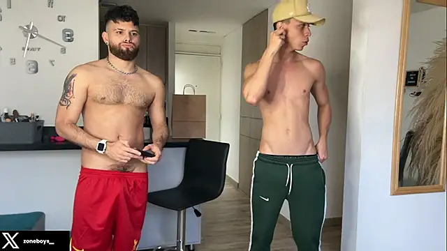 Snapshot of zoneboys chatting on September 10, 10:43 pm zoneboys online show from September 10, 10:43 pm