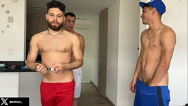 Snapshot of zoneboys chatting on November 1, 8:11 pm zoneboys online show from November 1, 8:11 pm