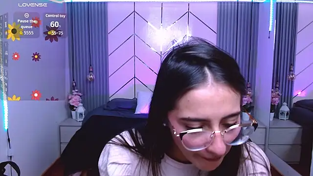 alesiamoore online show from March 4, 3:40 pm