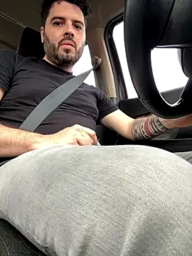 Snapshot of uto857 chatting on November 10, 10:20 pm uto857 online show from November 10, 10:20 pm