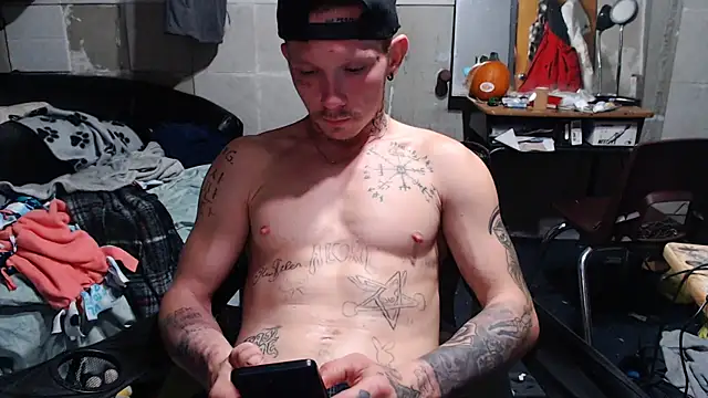 Snapshot of mastertrap chatting on November 11, 4:01 am mastertrap online show from November 11, 4:01 am