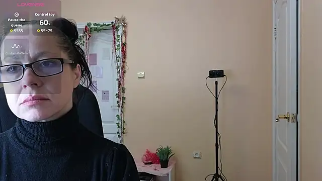 Snapshot of Ronda_Roni chatting on January 8, 8:16 am Ronda Roni online show from January 8, 8:16 am