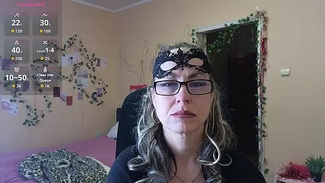 Snapshot of Ronda_Roni chatting on January 15, 5:56 am Ronda Roni online show from January 15, 5:56 am