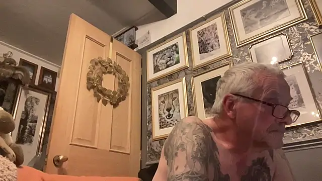 poggles online show from September 30, 8:03 pm