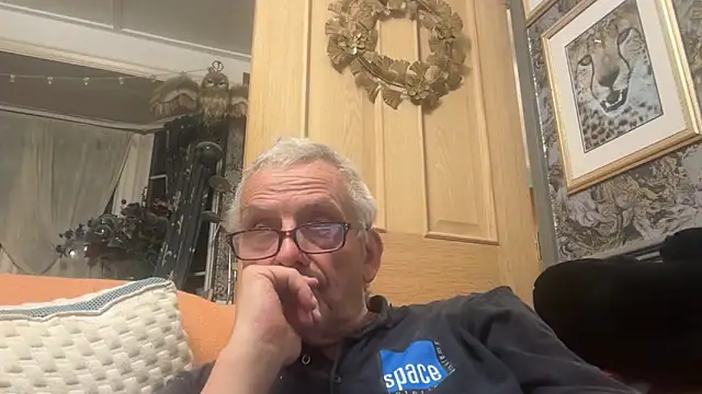 poggles online show from October 28, 9:39 pm