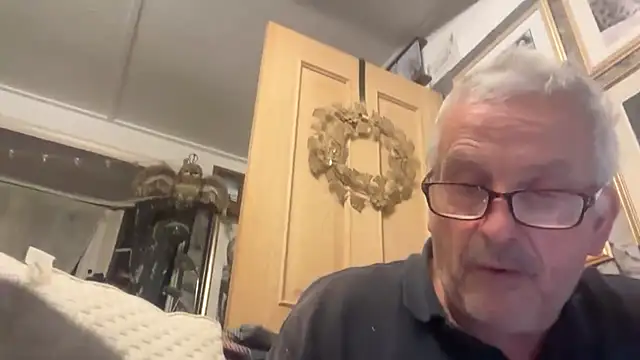 poggles online show from October 30, 9:59 pm