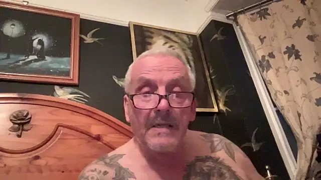 poggles online show from February 3, 5:18 pm