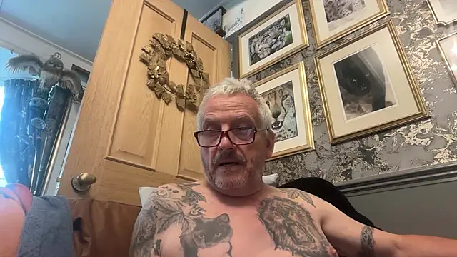 Snapshot of poggles chatting on July 23, 5:16 am poggles online show from July 23, 5:16 am