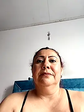 Snapshot of EmmaJhomson chatting on November 3, 8:32 pm EmmaJhomson online show from November 3, 8:32 pm