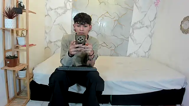 Bastian boyshot77 online show from May 24, 7:08 pm