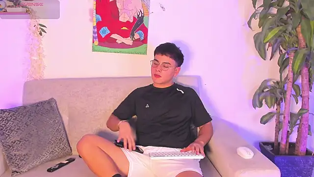 Snapshot of Young_Ben chatting on November 26, 9:49 pm Young Ben online show from November 26, 9:49 pm