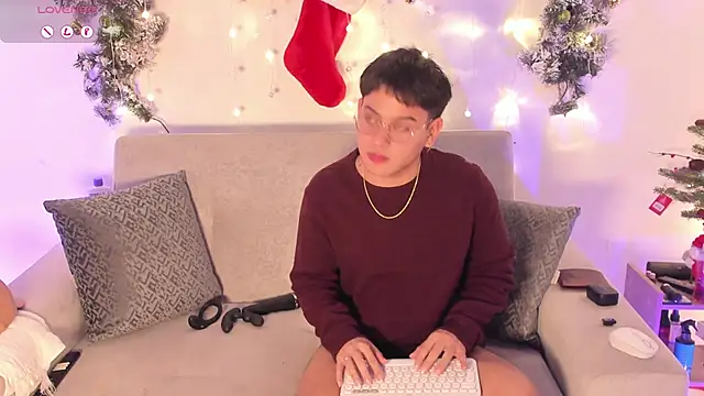 Snapshot of Young_Ben chatting on January 6, 11:51 pm Young Ben online show from January 6, 11:51 pm