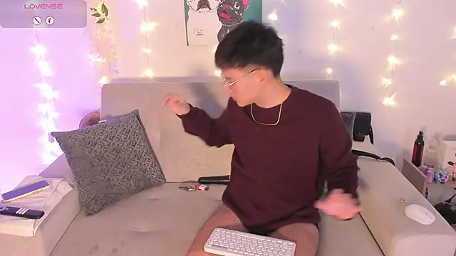 Snapshot of Young_Ben chatting on January 13, 12:43 pm Young Ben online show from January 13, 12:43 pm