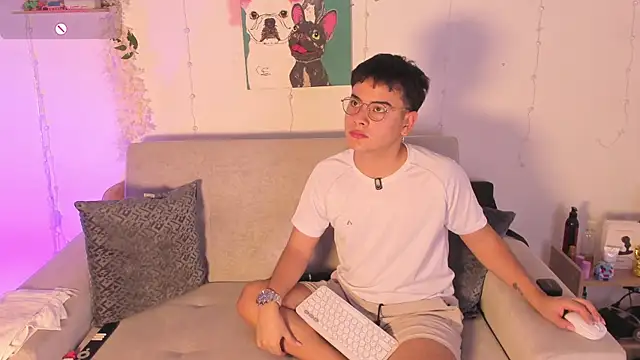 Snapshot of Young_Ben chatting on January 14, 10:14 pm Young Ben online show from January 14, 10:14 pm