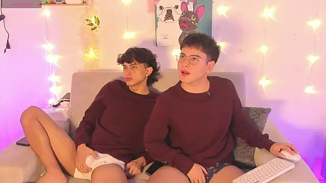 Snapshot of Young_Ben chatting on February 13, 10:39 pm Young Ben online show from February 13, 10:39 pm