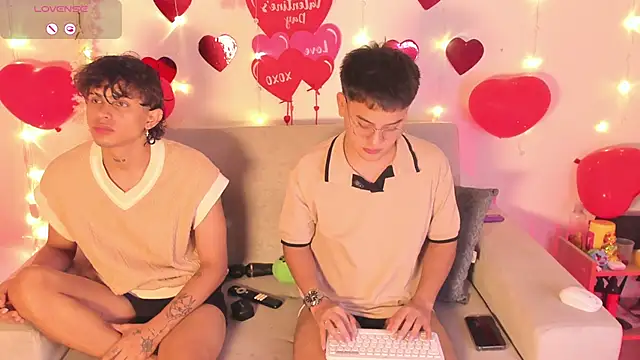 Snapshot of Young_Ben chatting on February 15, 10:17 pm Young Ben online show from February 15, 10:17 pm