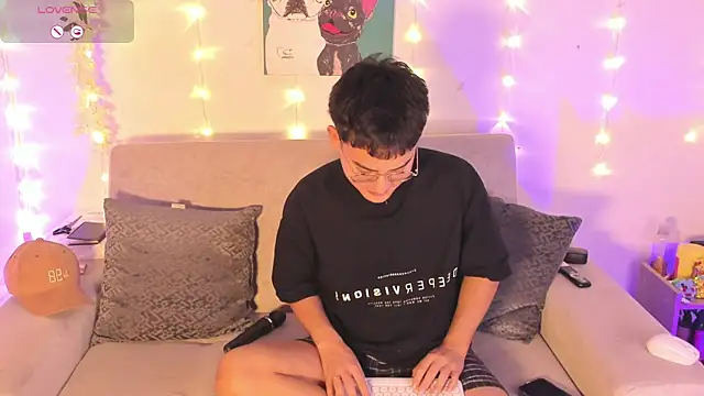 Snapshot of Young_Ben chatting on February 19, 2:24 pm Young Ben online show from February 19, 2:24 pm