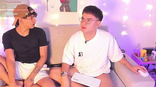 Snapshot of Young_Ben chatting on February 22, 1:51 am Young Ben online show from February 22, 1:51 am