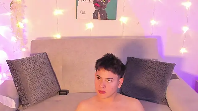 Snapshot of Young_Ben chatting on February 26, 5:17 am Young Ben online show from February 26, 5:17 am