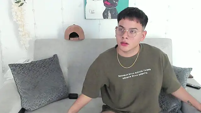 Snapshot of Young_Ben chatting on March 8, 4:00 pm Young Ben online show from March 8, 4:00 pm