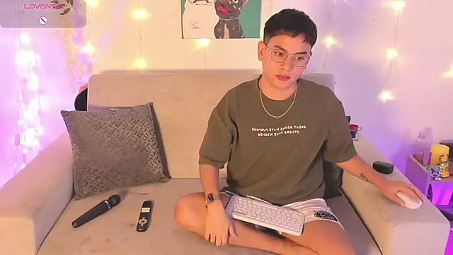 Snapshot of Young_Ben chatting on March 14, 4:34 pm Young Ben online show from March 14, 4:34 pm