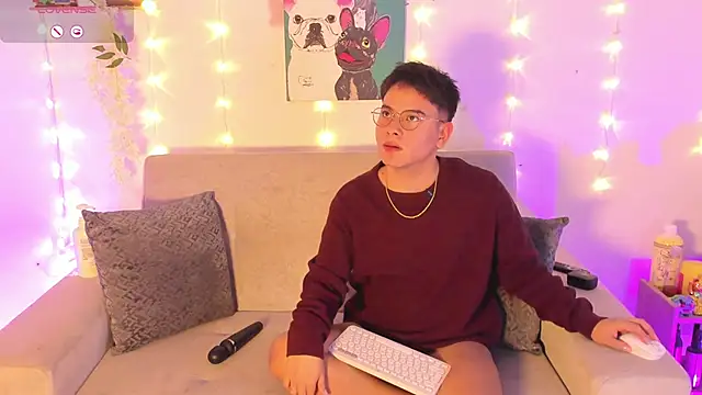 Snapshot of Young_Ben chatting on March 26, 12:39 am Young Ben online show from March 26, 12:39 am