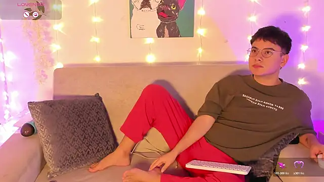 Snapshot of Young_Ben chatting on March 29, 10:32 pm Young Ben online show from March 29, 10:32 pm
