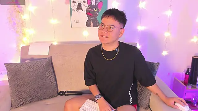 Snapshot of Young_Ben chatting on May 9, 11:54 pm Young Ben online show from May 9, 11:54 pm