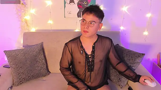 Snapshot of Young_Ben chatting on May 12, 12:41 am Young Ben online show from May 12, 12:41 am