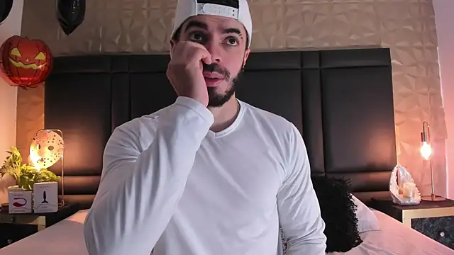 AxelThompson  online show from October 16, 12:28 pm