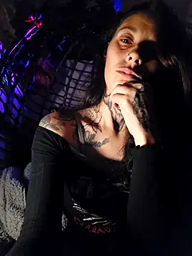 Snapshot of DarkAngelz1 chatting on October 20, 1:17 am DarkAngelz1 online show from October 20, 1:17 am