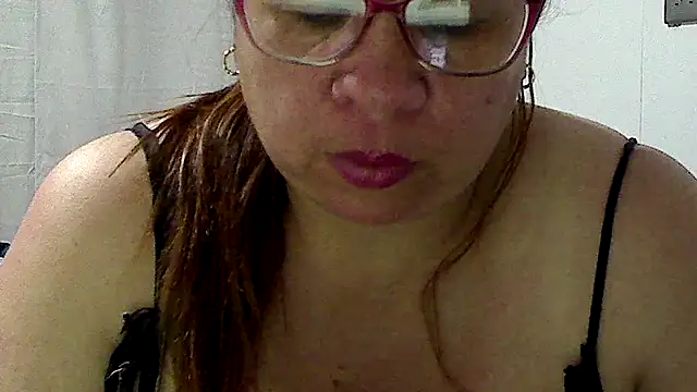 Snapshot of luciana69hot chatting on May 21, 11:12 pm luciana69hot online show from May 21, 11:12 pm