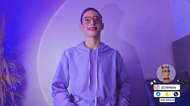 Snapshot of liiamluna_ chatting on September 23, 9:45 am liiamluna online show from September 23, 9:45 am