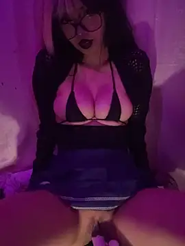 YourDevilGirl  online show from August 2, 6:56 am