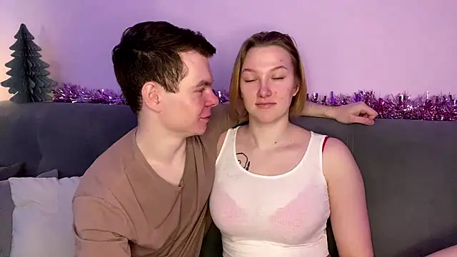 julielourens online show from December 19, 8:10 am