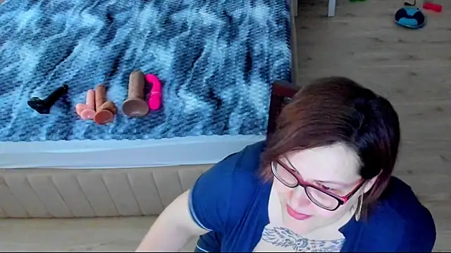 Snapshot of Squirt_Kimm chatting on May 7, 3:17 pm Squirt Kimm online show from May 7, 3:17 pm