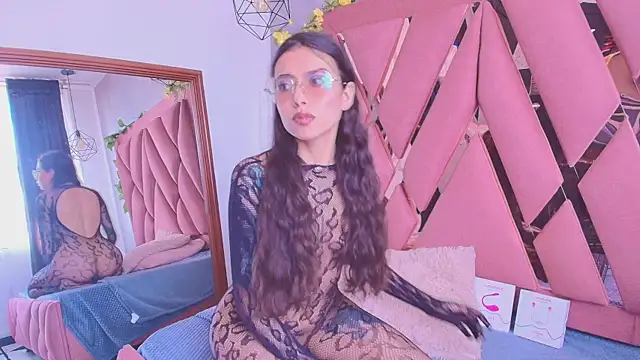 viollettaa  online show from September 12, 7:03 pm